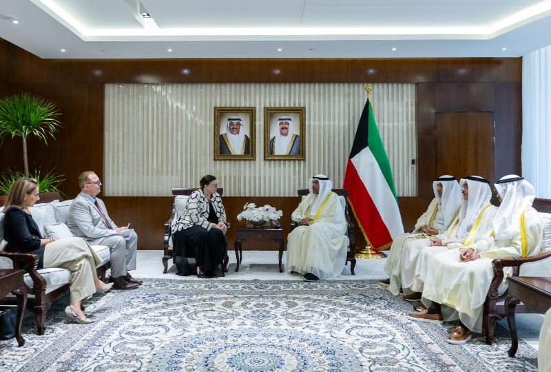 Kuwait Foreign Minister receives Canadian Ambassador